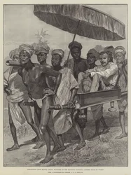 Leutnant (jetzt Major) Grant, verwundet im Manipur-Kampf, zurückgetragen nach Tummu